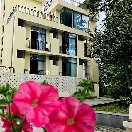 Gurya Hotel Koboeleti Buitenkant foto