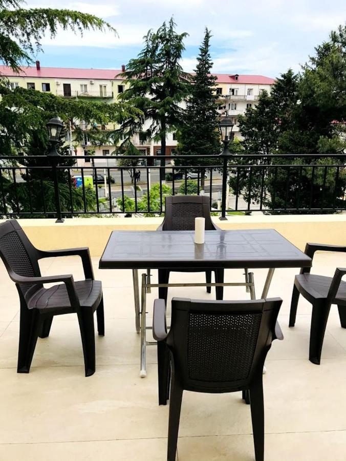 Gurya Hotel Koboeleti Buitenkant foto