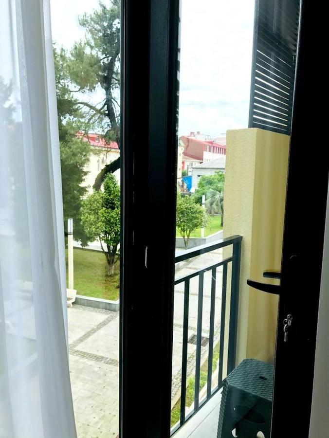 Gurya Hotel Koboeleti Buitenkant foto